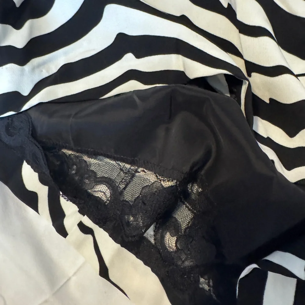 Trina Turk Black White Striped Zebra Print Dress 3/4 Sleeve With Pockets EUC